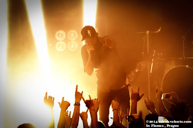 Pražskou Roxy pohltili In Flames