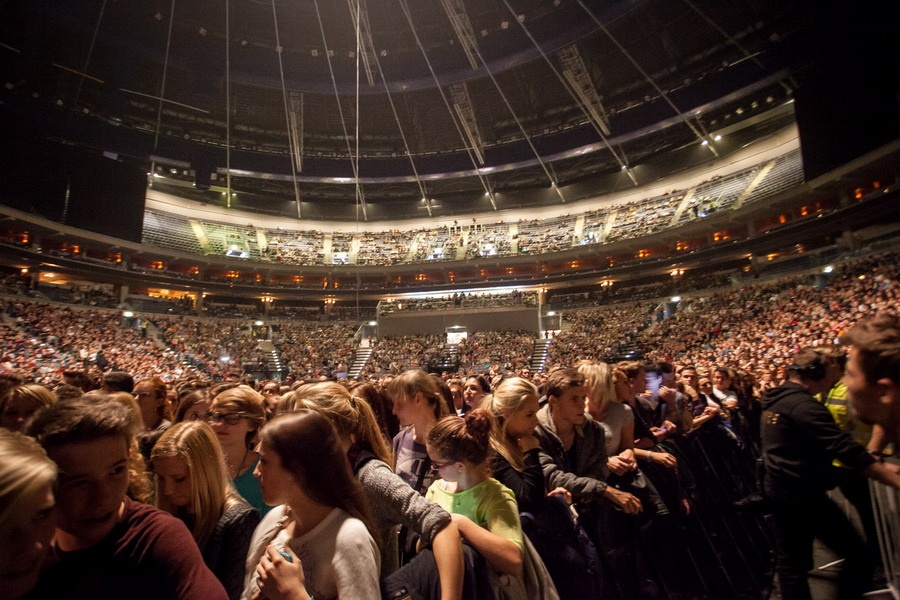 Přes 11 tisíc lidí si přišlo zazpívat s Ryanem Tedderem a One Republic do pražské O2 Areny