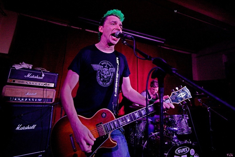 Punková nadílka v Českých Budějovicích: řádili tu Plexis a Apple Juice