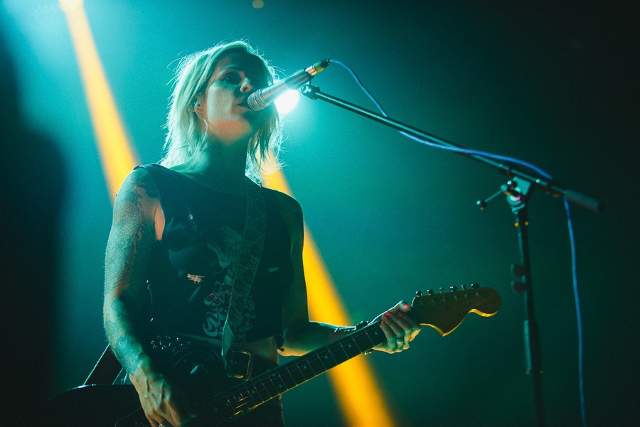 Queens of the Stone Age to svědčí i pod střechou