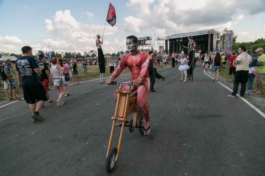 Rock for People (VI): Předposlední den patřil Modestep, Queens of the Stone Age