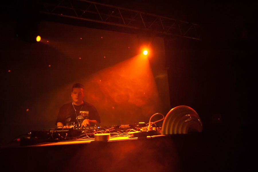 Ryan Hemsworth předvedl v MeetFactory kus ze svého umění