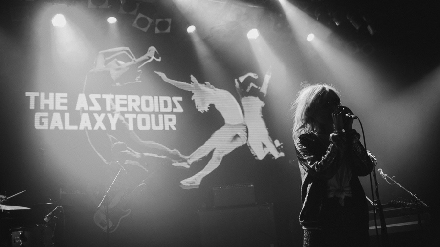 The Asteroids Galaxy Tour podávali v Lucerna Music Baru lekce astronomie