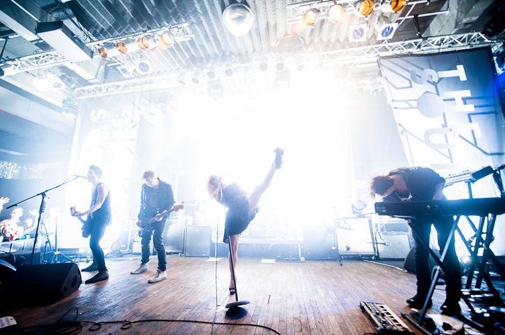 The Sounds zavítali do Prahy, zpěvačka Maja dostala do varu celý kotel 