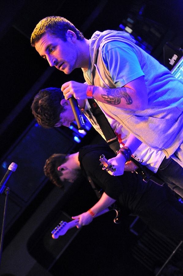 Tvrdá show a plno drzosti: Skindred na prknech Lucerna Music Baru