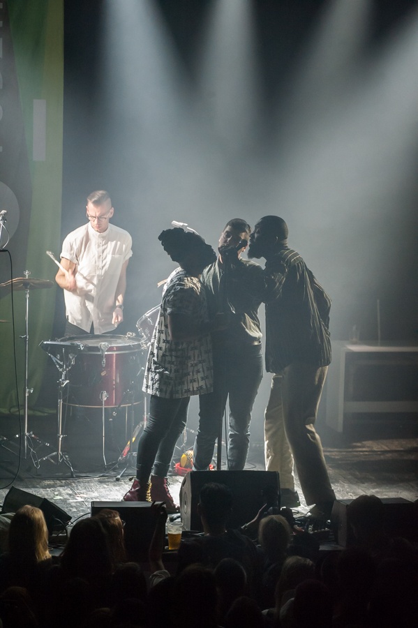 Young Fathers i Taylor McFerrin dokázali rozeznít podzim i beze strun