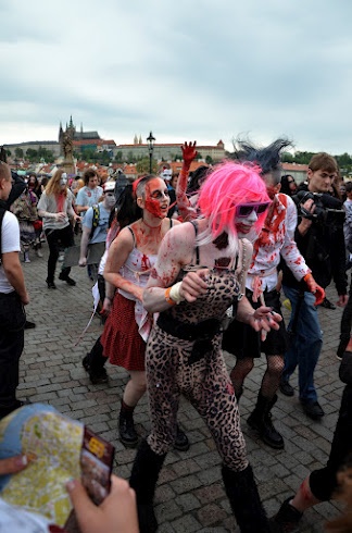 Zombies zaplavili centrum Prahy, konal se pátý ročník Zombie Walku