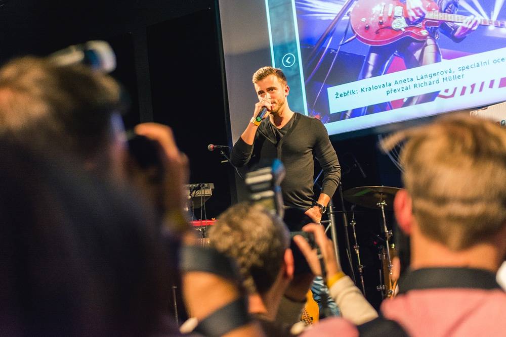 Křest nového iREPORTu v La Loce doprovodil skvělý koncert Lake Malawi