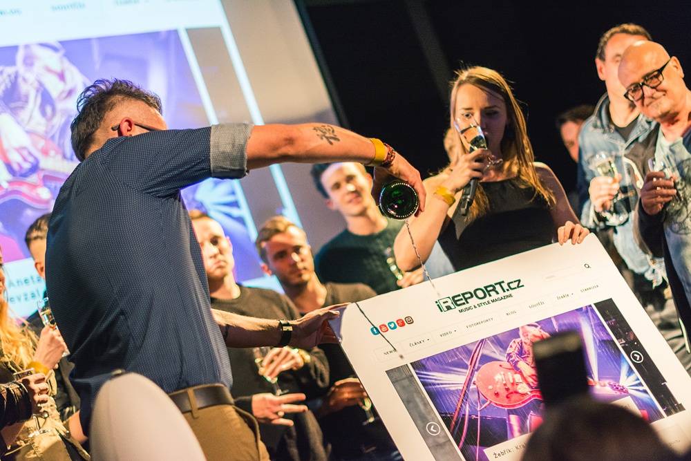 Křest nového iREPORTu v La Loce doprovodil skvělý koncert Lake Malawi