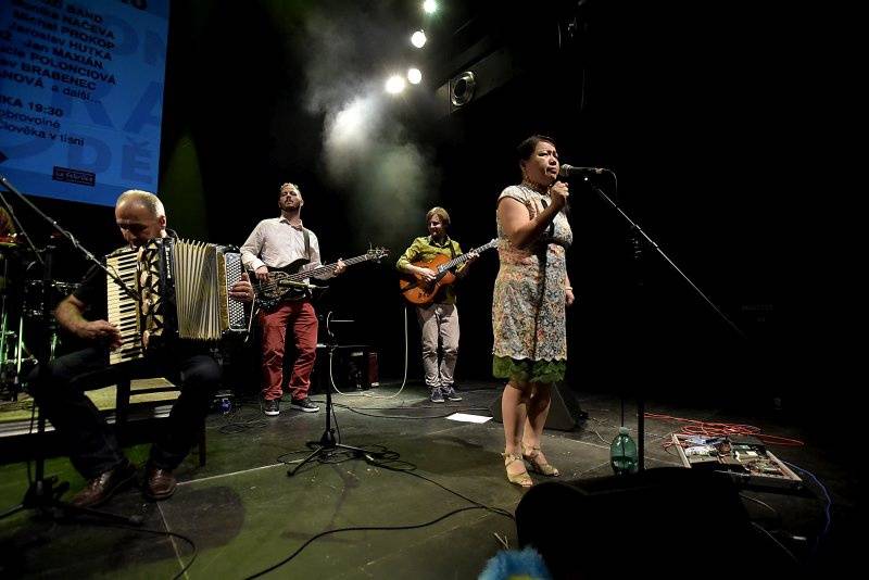 Tonya Graves, Michael Kocáb, Monika Načeva a další podpořili uprchlíky