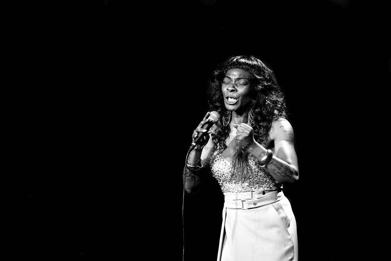 Struny podzimu zahájila okouzlující Buika