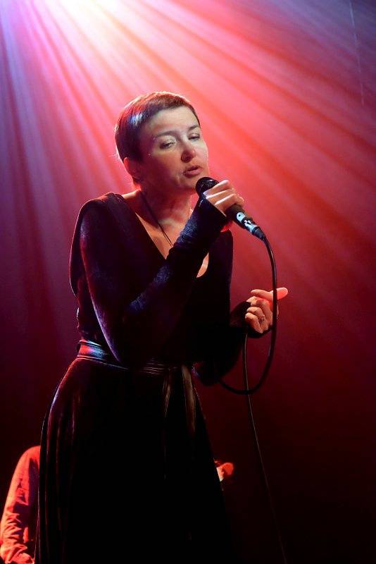 Inna Zhelannaya přivezla do pražské Akropole mix folku, jazzu i rocku