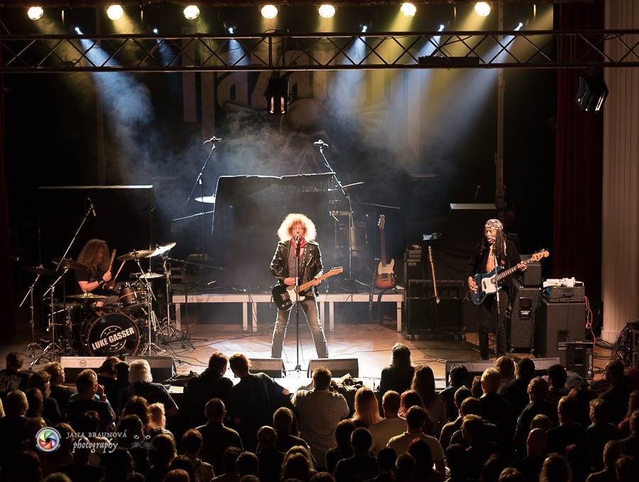 Love Hurts a další hity zahráli Nazareth v Plzni