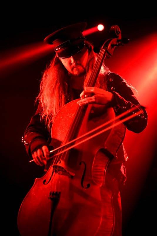 Apocalyptica v Praze: bouřlivá souhra smyčců druhým objektivem