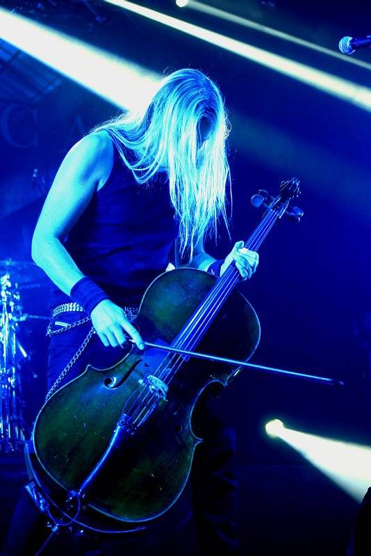 Apocalyptica v Praze: bouřlivá souhra smyčců druhým objektivem