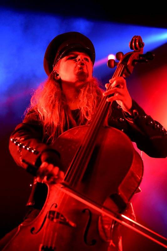 Apocalyptica v Praze: bouřlivá souhra smyčců druhým objektivem