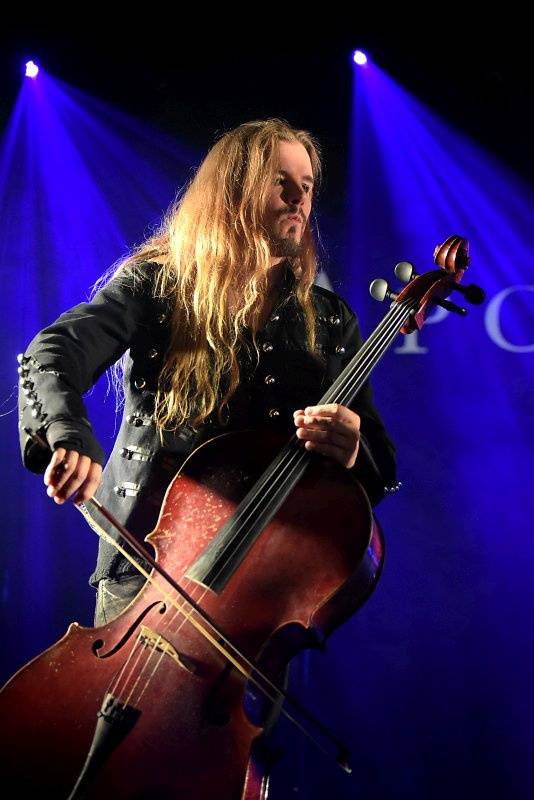 Apocalyptica v Praze: bouřlivá souhra smyčců druhým objektivem