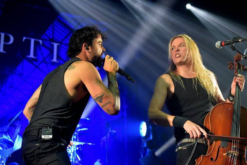 Apocalyptica v Praze: bouřlivá souhra smyčců druhým objektivem