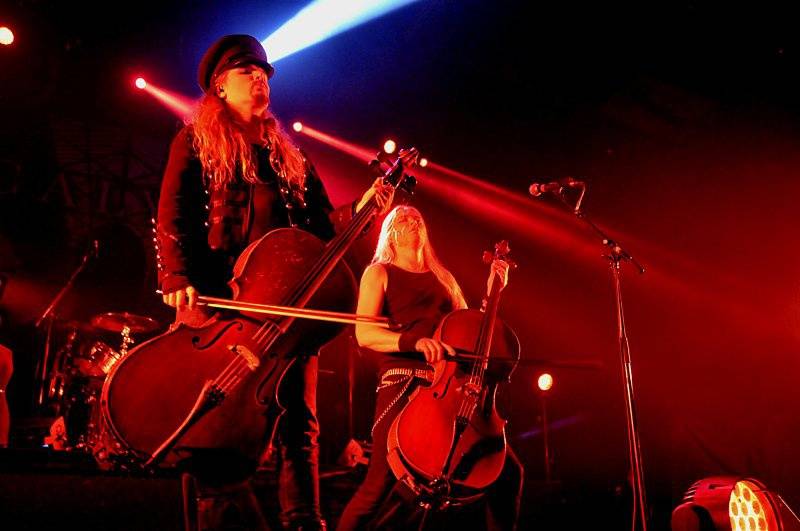 Apocalyptica v Praze: bouřlivá souhra smyčců druhým objektivem