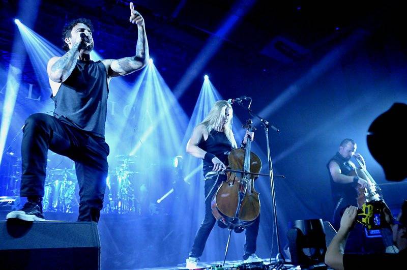 Apocalyptica v Praze: bouřlivá souhra smyčců druhým objektivem