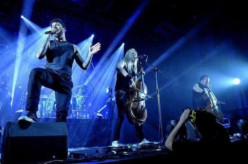 Apocalyptica v Praze: bouřlivá souhra smyčců druhým objektivem