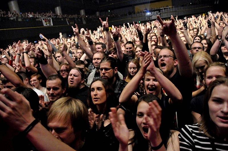 Apocalyptica v Praze: bouřlivá souhra smyčců druhým objektivem