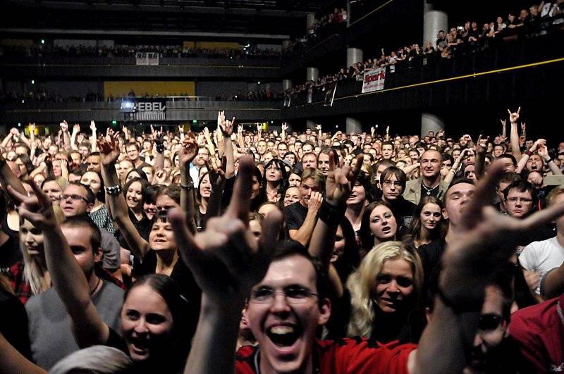 Apocalyptica v Praze: bouřlivá souhra smyčců druhým objektivem