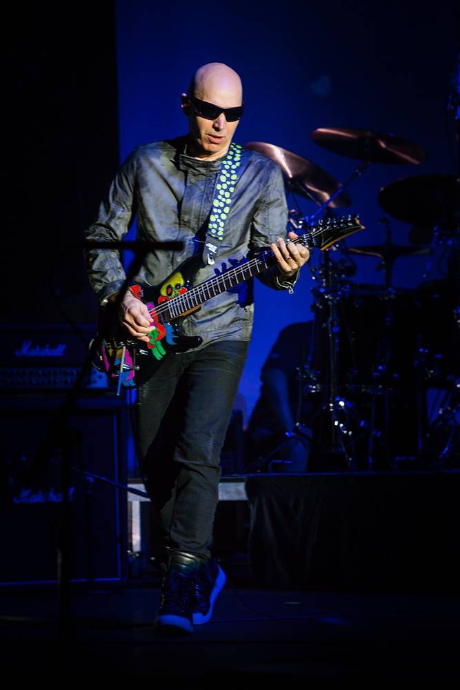 Joe Satriani rozbalil svou věhlasnou kytarovou show v Praze