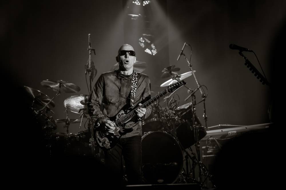 Joe Satriani rozbalil svou věhlasnou kytarovou show v Praze