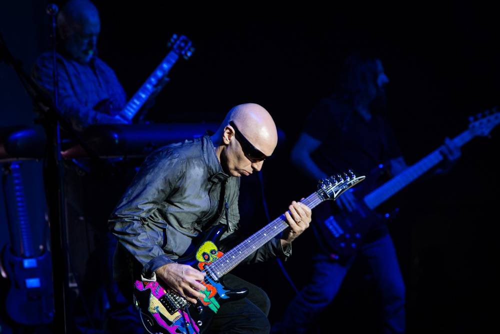 Joe Satriani rozbalil svou věhlasnou kytarovou show v Praze