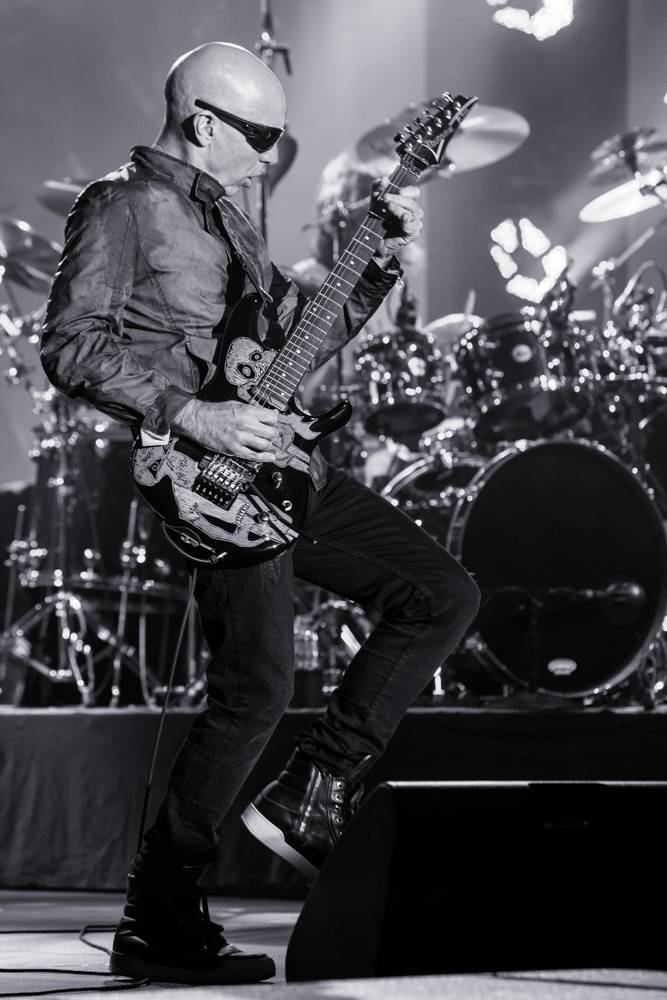 Joe Satriani rozbalil svou věhlasnou kytarovou show v Praze