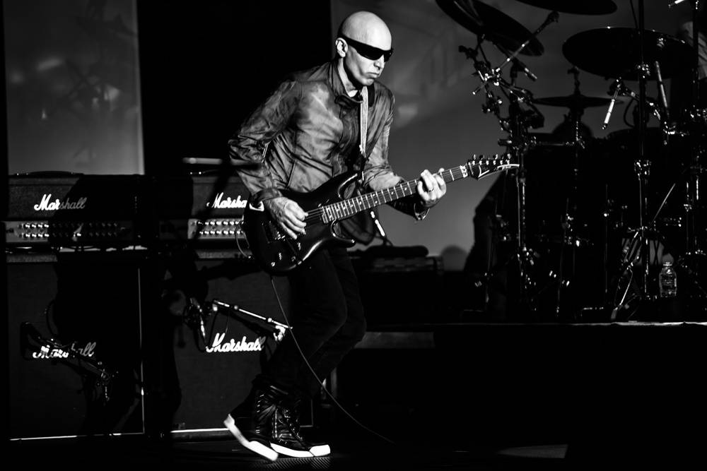 Joe Satriani rozbalil svou věhlasnou kytarovou show v Praze