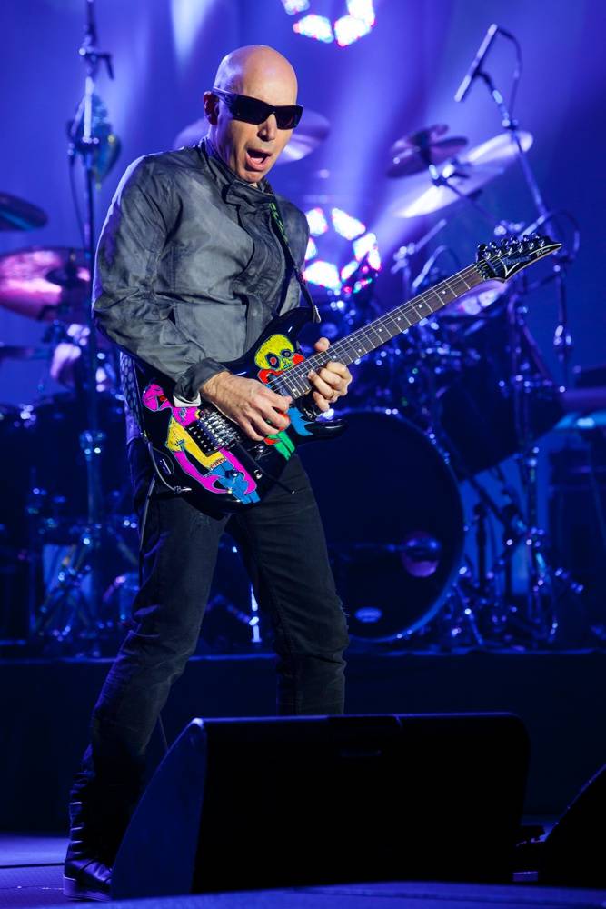 Joe Satriani rozbalil svou věhlasnou kytarovou show v Praze