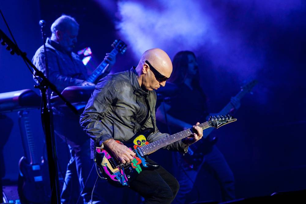 Joe Satriani rozbalil svou věhlasnou kytarovou show v Praze