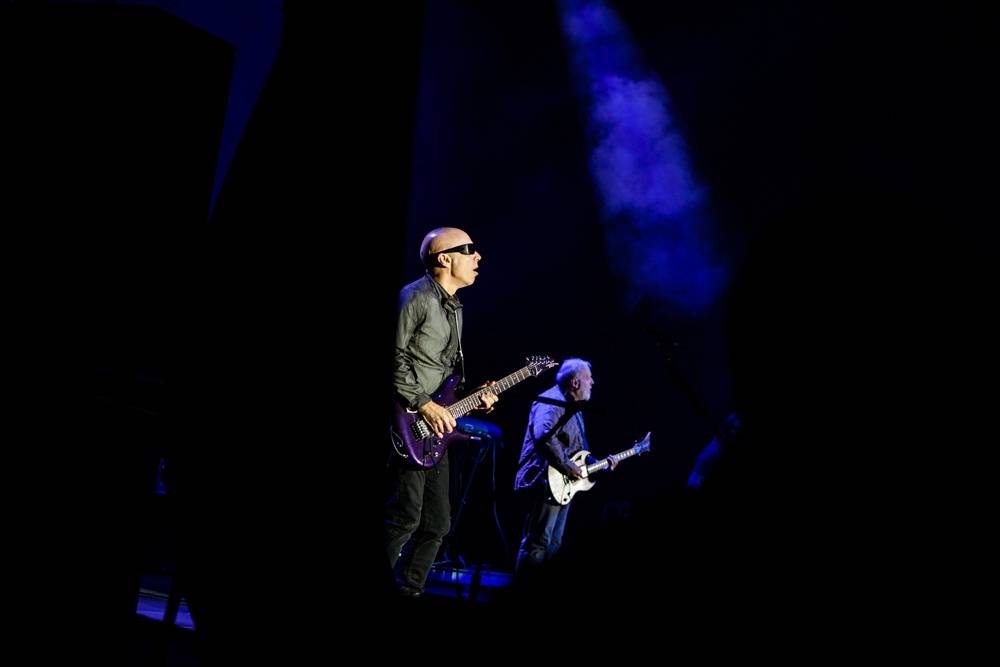 Joe Satriani rozbalil svou věhlasnou kytarovou show v Praze