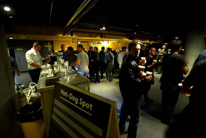 Joe Satriani a Dan Patlansky byli hvězdami kytarového večírku ve Foru Karlín