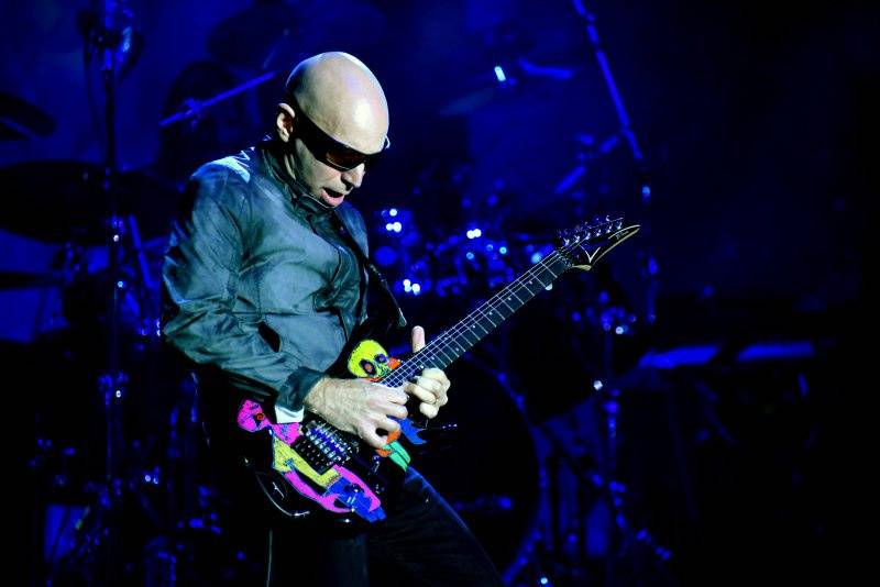 Joe Satriani a Dan Patlansky byli hvězdami kytarového večírku ve Foru Karlín