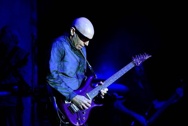 Joe Satriani a Dan Patlansky byli hvězdami kytarového večírku ve Foru Karlín
