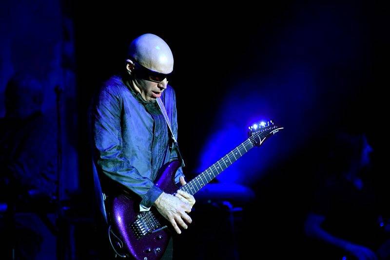 Joe Satriani a Dan Patlansky byli hvězdami kytarového večírku ve Foru Karlín