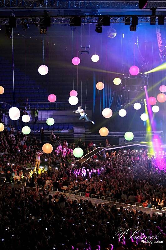 Kryštof roztloukl Srdcebeat v Ostravě: balónky, létající Richard Krajčo a velká show