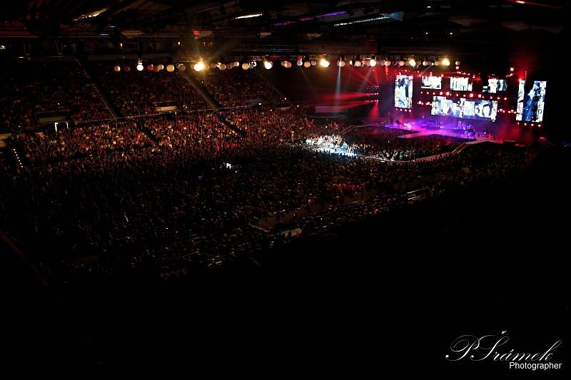 Kryštof roztloukl Srdcebeat v Ostravě: balónky, létající Richard Krajčo a velká show