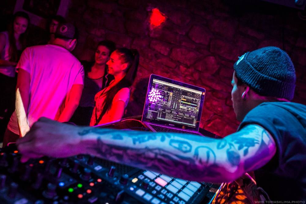 Narozeniny se Chapeau Rouge slavili N.O.H.A. i Smrtislav