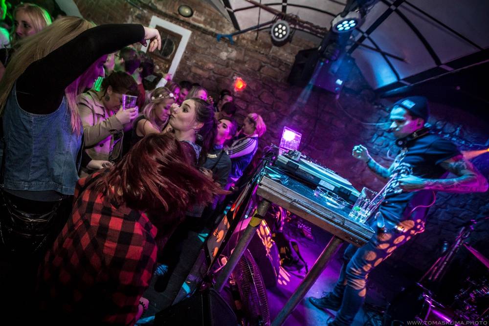 Narozeniny se Chapeau Rouge slavili N.O.H.A. i Smrtislav