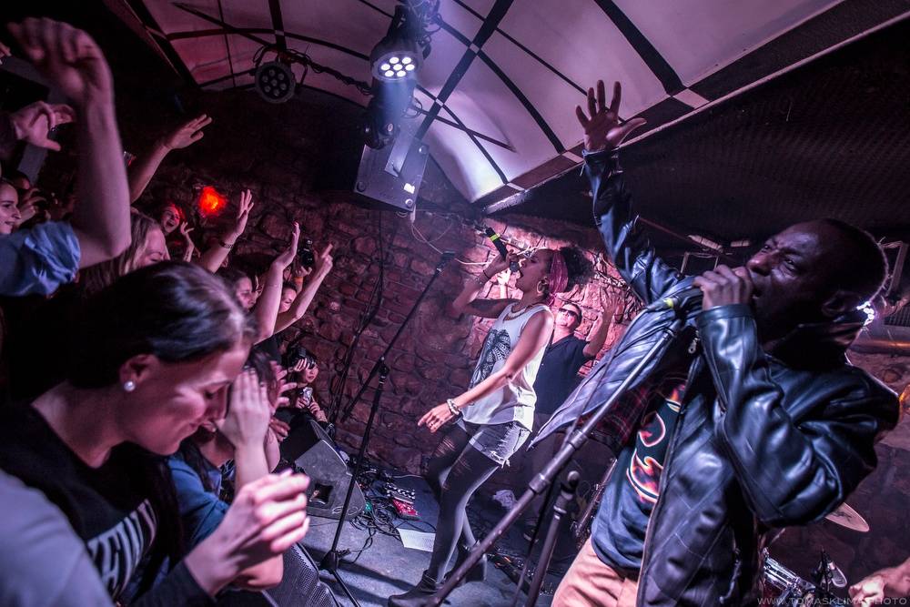 Narozeniny se Chapeau Rouge slavili N.O.H.A. i Smrtislav