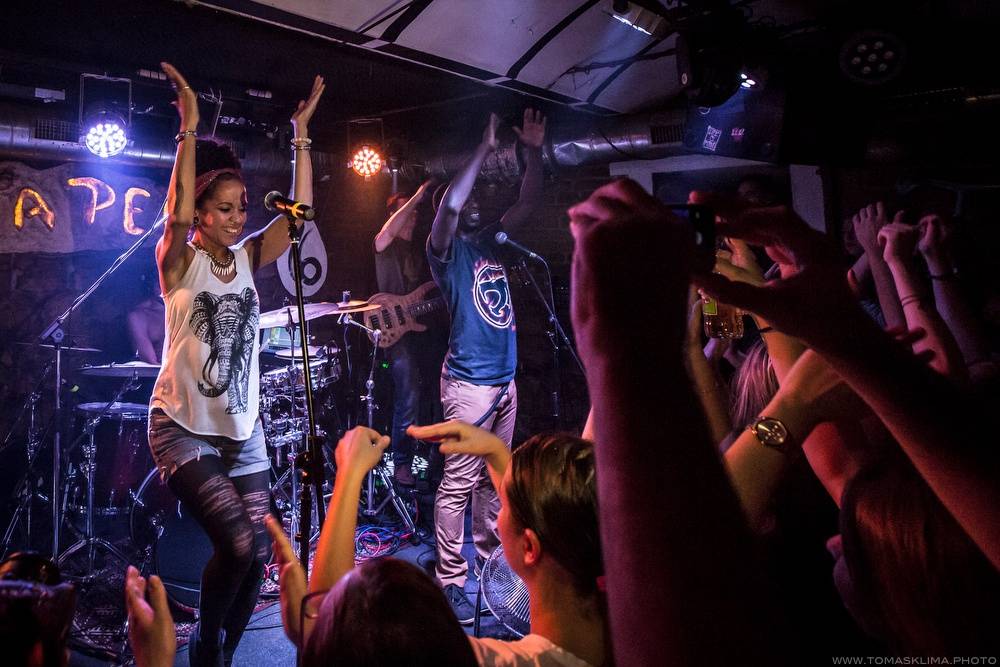 Narozeniny se Chapeau Rouge slavili N.O.H.A. i Smrtislav