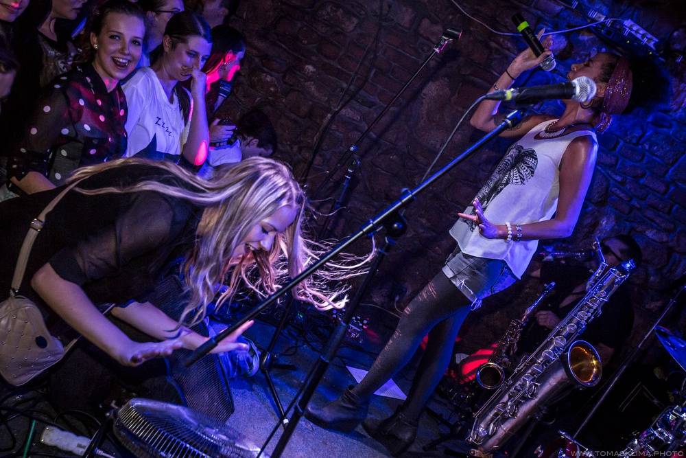 Narozeniny se Chapeau Rouge slavili N.O.H.A. i Smrtislav