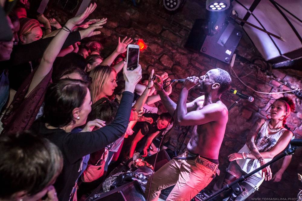 Narozeniny se Chapeau Rouge slavili N.O.H.A. i Smrtislav