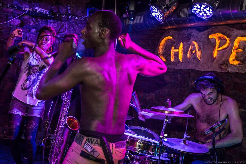 Narozeniny se Chapeau Rouge slavili N.O.H.A. i Smrtislav