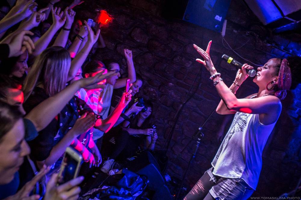 Narozeniny se Chapeau Rouge slavili N.O.H.A. i Smrtislav