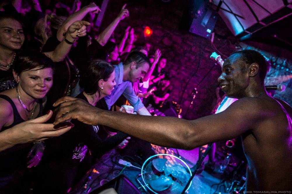 Narozeniny se Chapeau Rouge slavili N.O.H.A. i Smrtislav